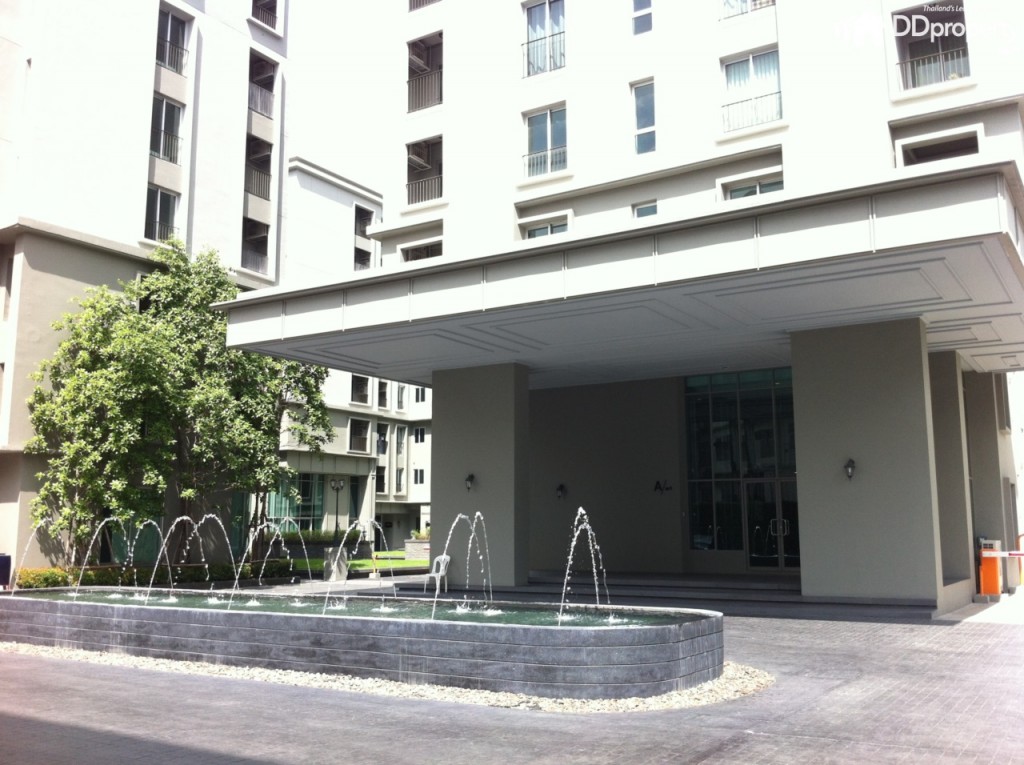 ทางเข้าบริเวณด้านหน้าของอาคาร A 