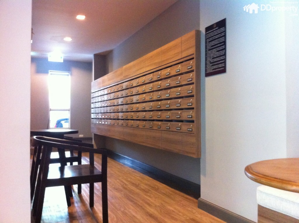 ห้องจดหมายของอาคารอื่นๆ ถัดจากห้องจดหมายก็จะเป็นล็อบบี้ลิฟท์