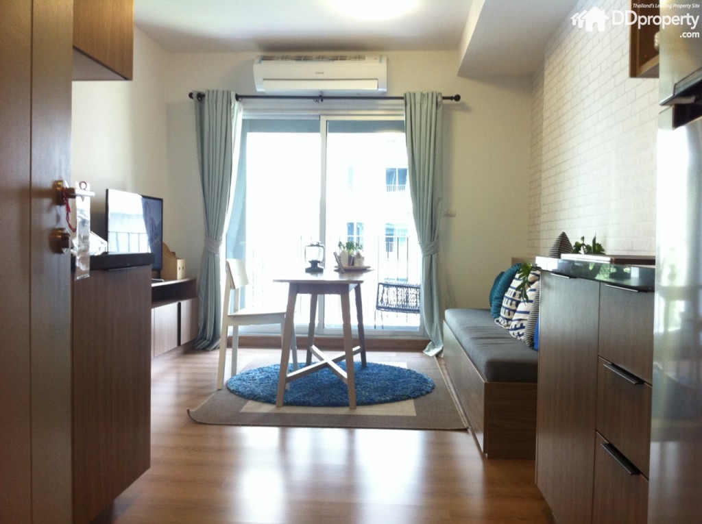 เลย์เอาท์เมื่อเปิดประตูห้องเข้าไป จะเจอห้องนั่งเล่นเป็นอันดับแรก 