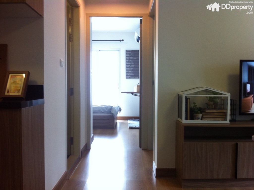 โถงทางเดินภายในห้อง ประตูทางด้านซ้ายเป็นห้องน้ำ ด้านขวาเป็นห้องนอนใหญ่ ส่วนปลายทางเดินเป็นที่ตั้งของห้องนอนเล็ก 