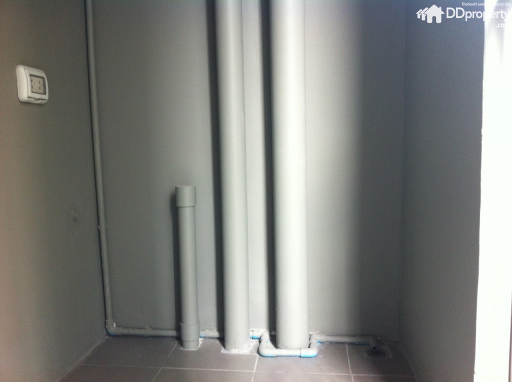 ท่อน้ำฝั่งระเบียงโซนห้องนอน