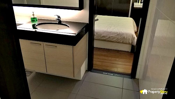 Molek Pulai 013 Interconnecting 2nd Bathroom between 2nd and 3rd bedrooms