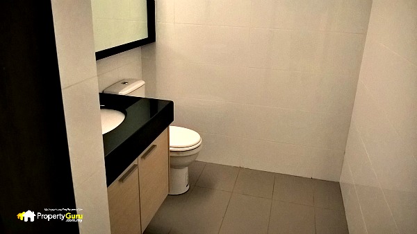 Molek Pulai 018 3rd Bathroom next to Kitchen