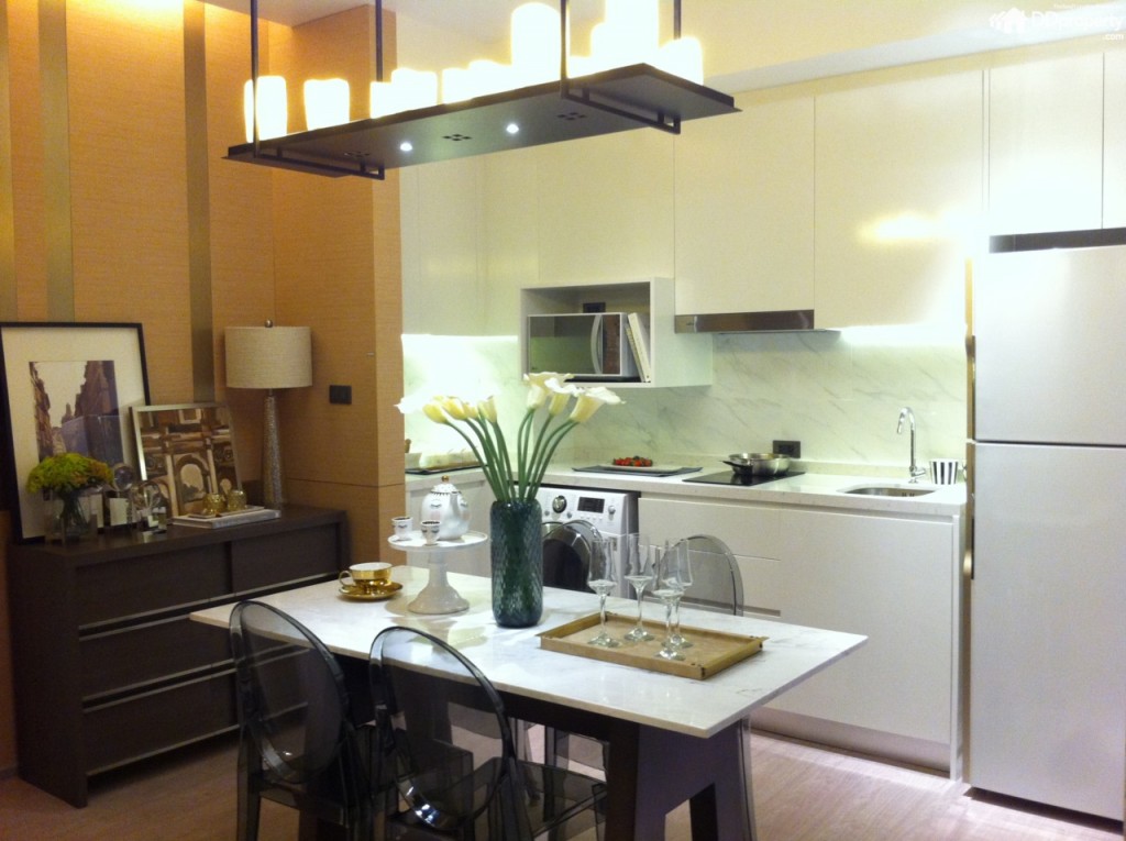 พื้นที่ทานข้าวและห้องครัว