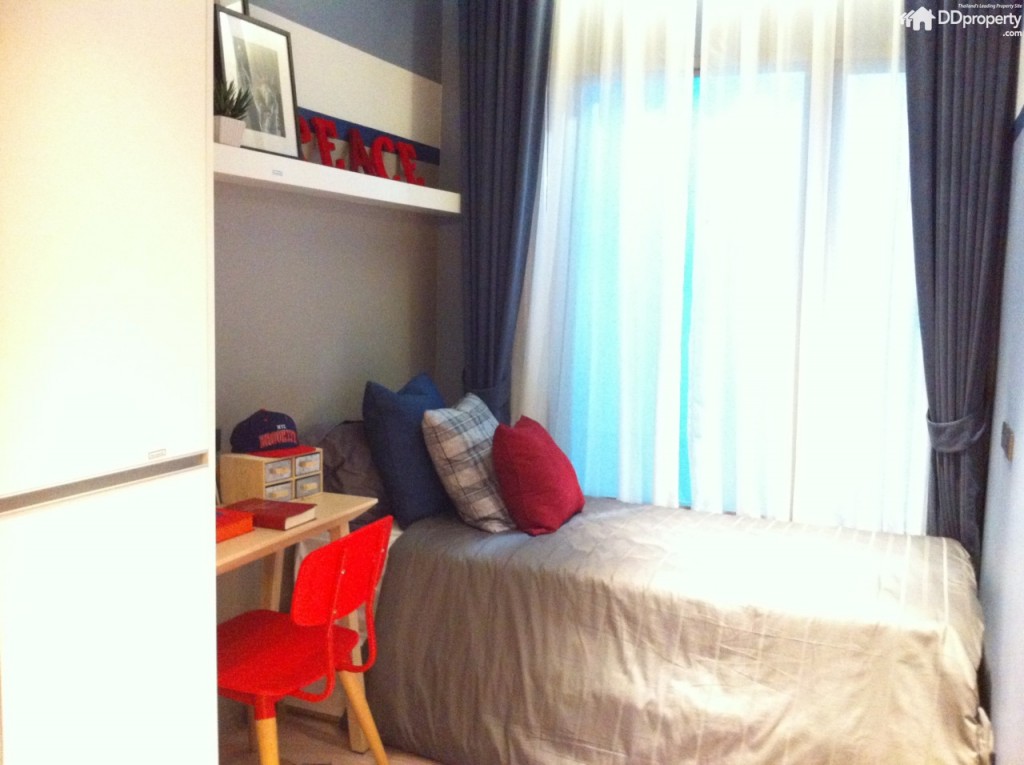 ห้องนอนเล็กอยู่ติดกับโซนนั่งเล่น