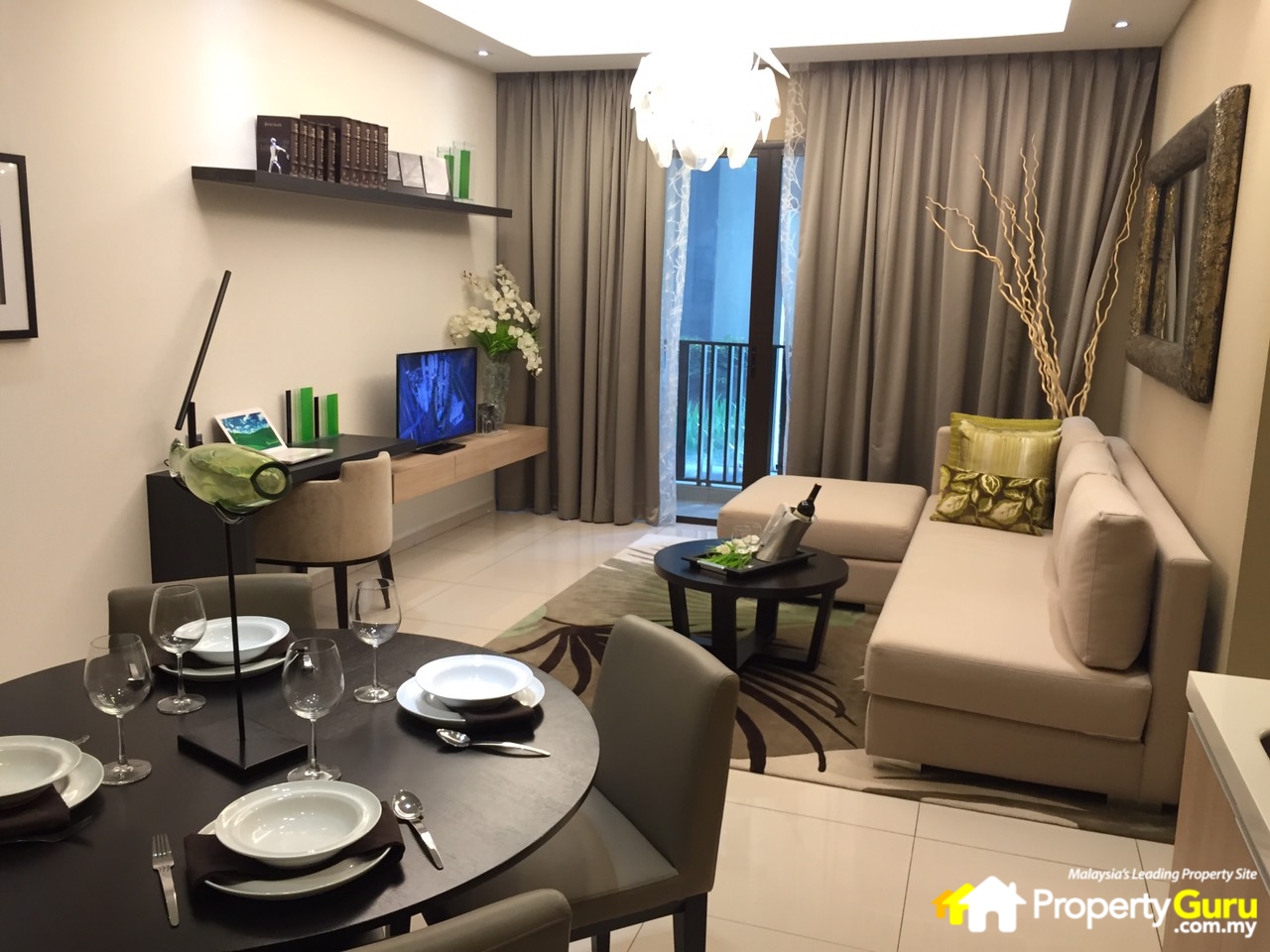 007 i-Suites - Living Room + Dining Area