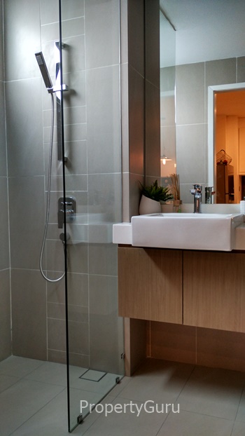 018 3rdAvenue- bathroom