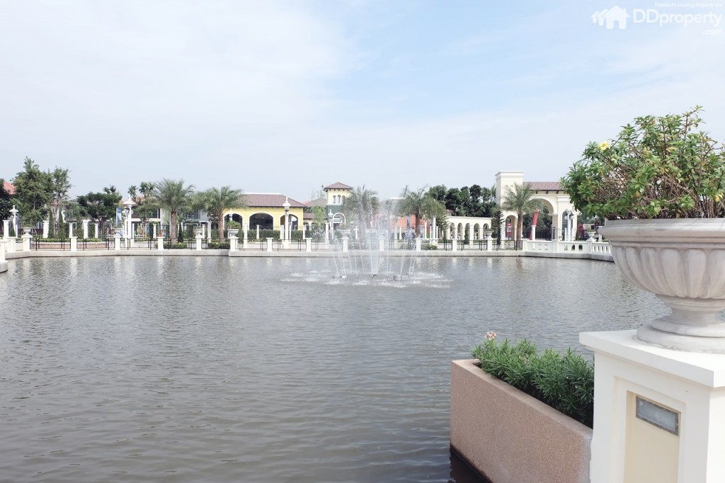 37 Golden Village PicDSCF1218-008