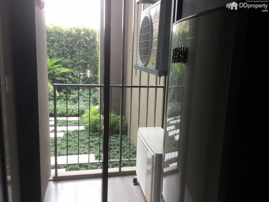 บริเวณครัวที่มาพร้อมเคาน์เตอร์กระเบื้อง,ตู้ไม้และชุดเตาครัว Teka