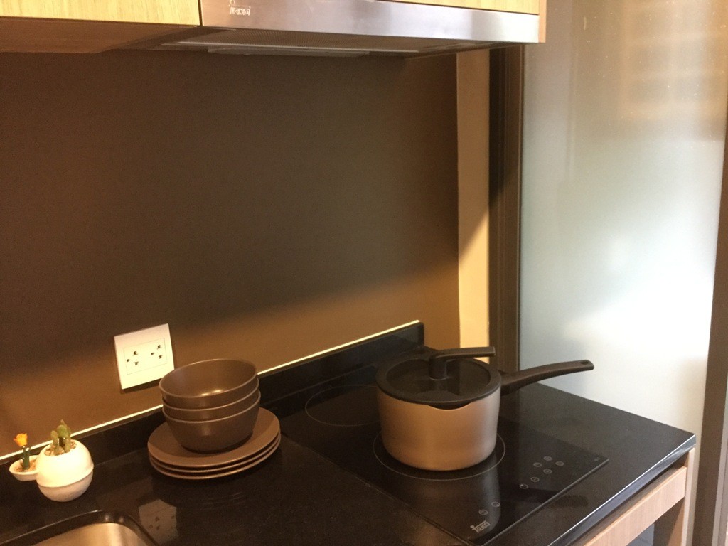 เคาน์เตอรฺ์ท็อปหินสีดำ&เตาไฟฟ้า Teka หรือเทียบเท่า 