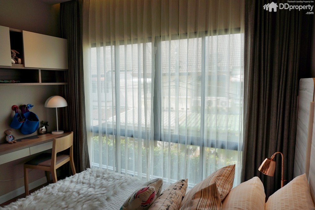 บริเวณนี้จะติดหน้าต่างหลังบ้าน (ม่านโครงการไม่ได้แถม)