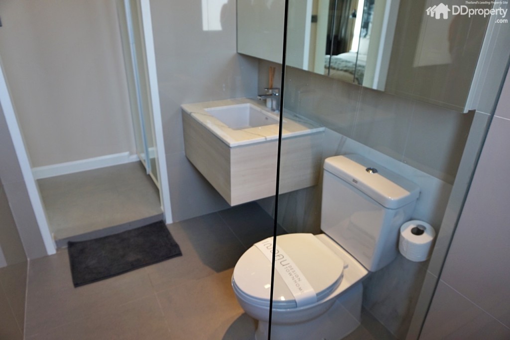 ชุดอุปกรณ์และสุขภัณฑ์แบบเดียวกับห้องน้ำชั้น 2