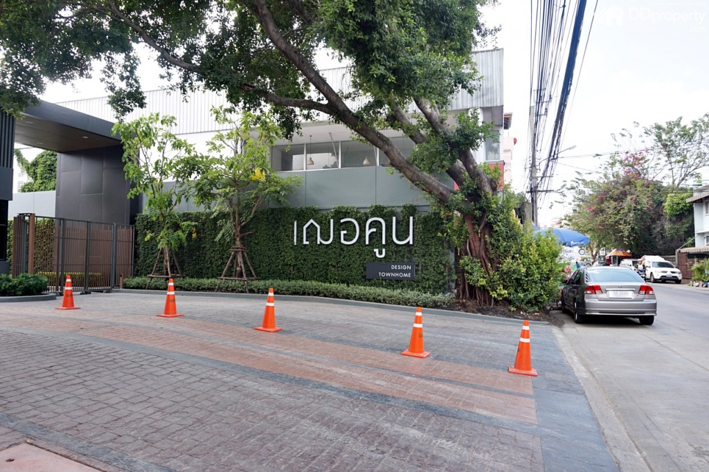 เมื่อเลี้ยวเข้ามาประมาณ 200 เมตร โครงการจะอยู่ทางซ้ายมือ