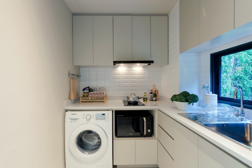 สำหรับจุดนี้ทางโครงการแถมงาน built-in ตู้+ลิ้นชักครัวให้ รวมถึงเตาำฟฟ้าและที่ hood ดูดควันแบรนด์ MEX