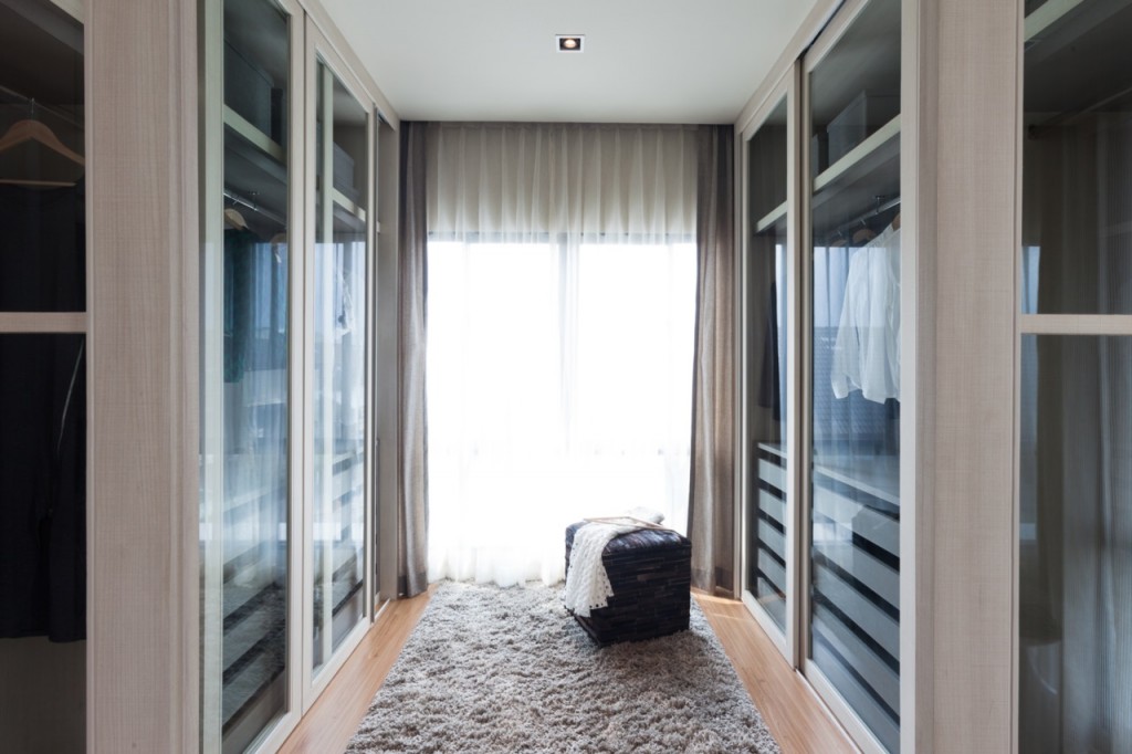 Walk-in Closet ขนาดจัมโบ้ พร้อมแยกโซน His & Her