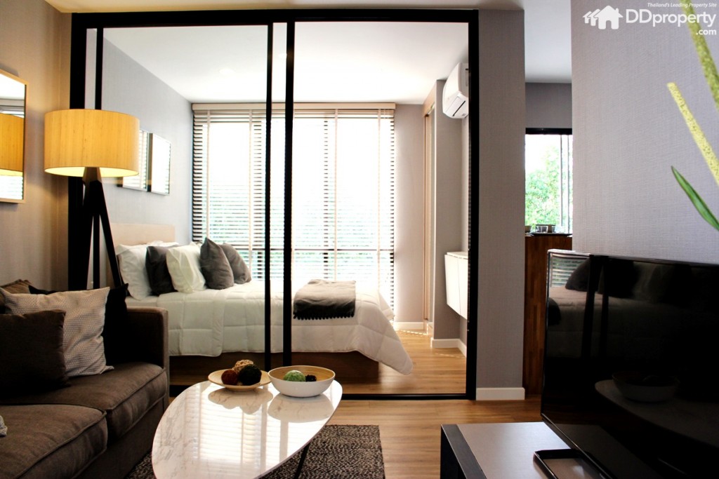 พื้นห้องปูพื้น Vinyl artificial-wood floor UNIX พร้อมบัว MDF ขนาด 3” หรือเทียบเท่า