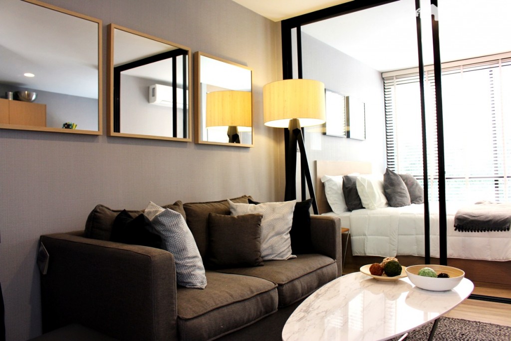 ก่ออิฐมวลเบาฉาบปูนเรียบ กรุทับด้วย Wallpaper