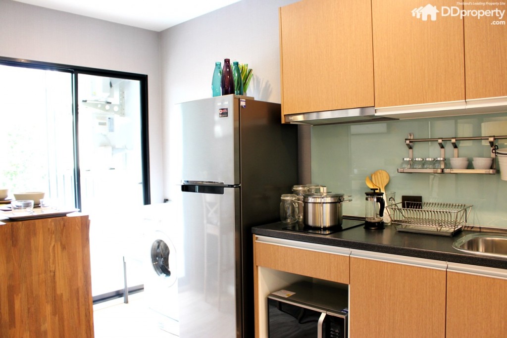 ห้องครัว ระเบียง บานเลื่อนอลูมิเนียมกระจกใส