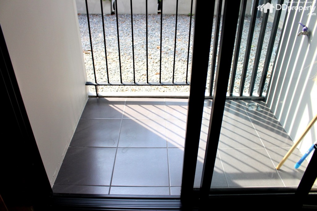 ห้องครัว ระเบียง บานเลื่อนอลูมิเนียมกระจกใส