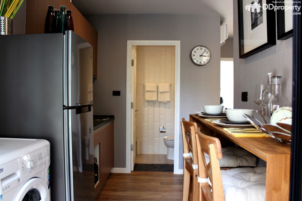 มุมมองภายในห้องครัวอยู่ที่ติดกับห้องน้ำ