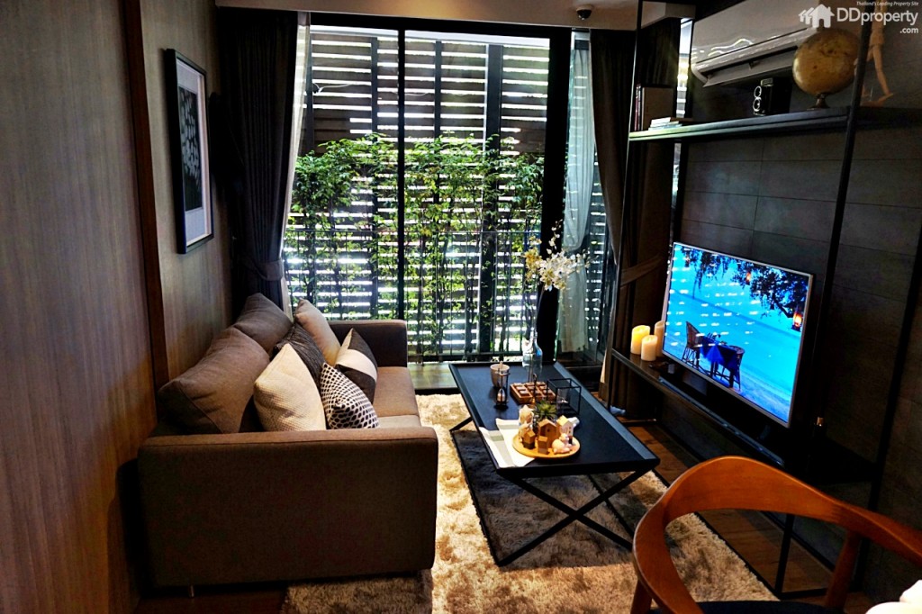  Sliding Partition กั้นระหว่างโซนห้องนอนและห้องนั่งเล่น 