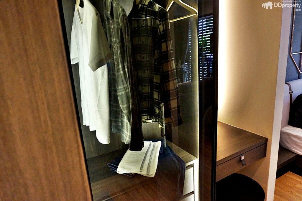 Walk-in closet (โครงการแถมแต่จะเป็นบานทึบ)