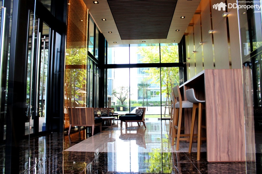 พื้นที่ Indoor Lobby แบบ Double Volume ที่ดูโปร่งโล่งสบาย