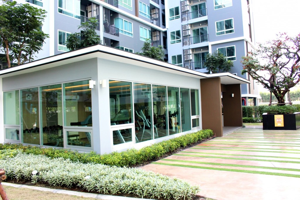 ห้องฟิตเนสทางด้านซ้ายมือ อยู่บริเวณอาคาร B