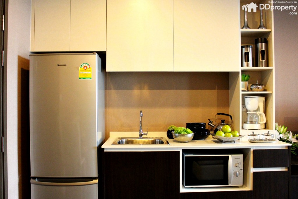 ด้านซ้ายมือของทางเข้าเป็น Pantry Kitchen