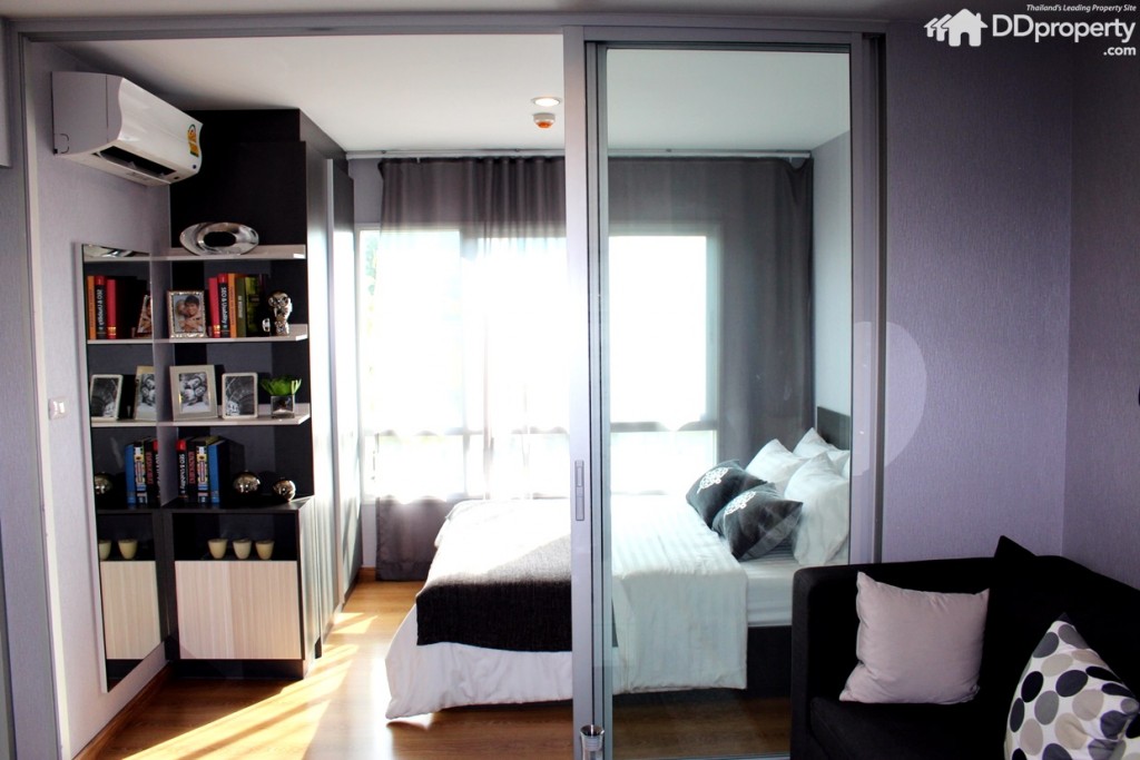 กั้นห้องนอนด้วยกระจกใสบานใหญ่