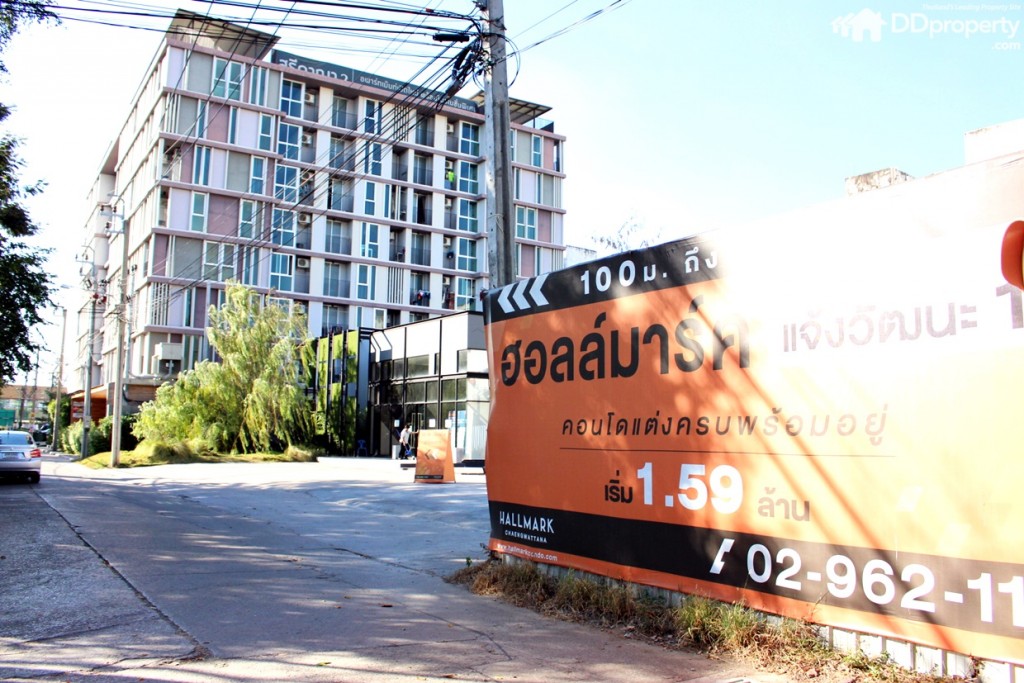 ตรงเข้ามาในซอย 250 เมตร แล้วเลี้ยวซ้าย