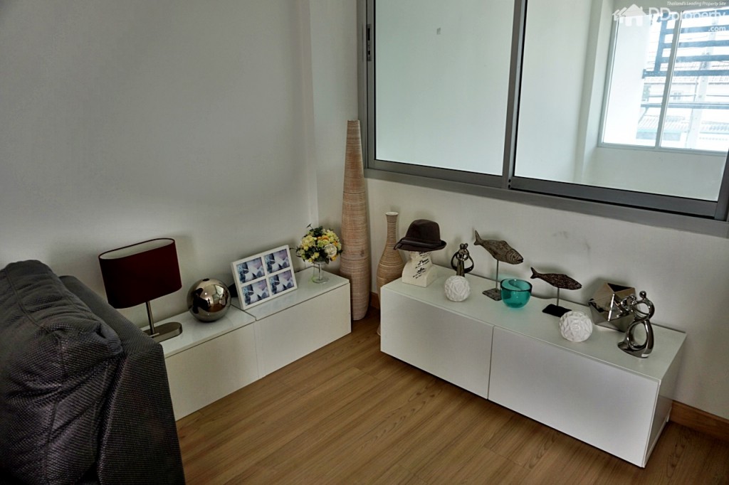 ทางโครงการแต่งส่วนนี้เป็นห้องทำงานและห้องนั่งเล่นในตัว