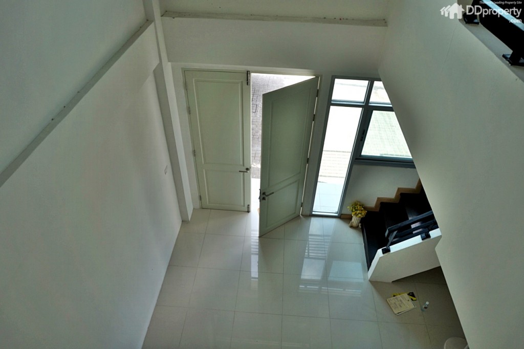 มุมเมื่อมองลงมายังชั้นล่าง