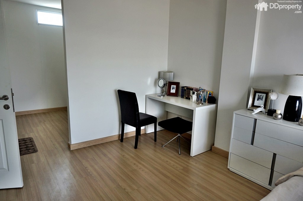 มุมโต๊ะเครื่องแป้งข้างเตียงนอน  (เฟอร์นิเจอร์ไม่ได้แถมมากับโครงการ)