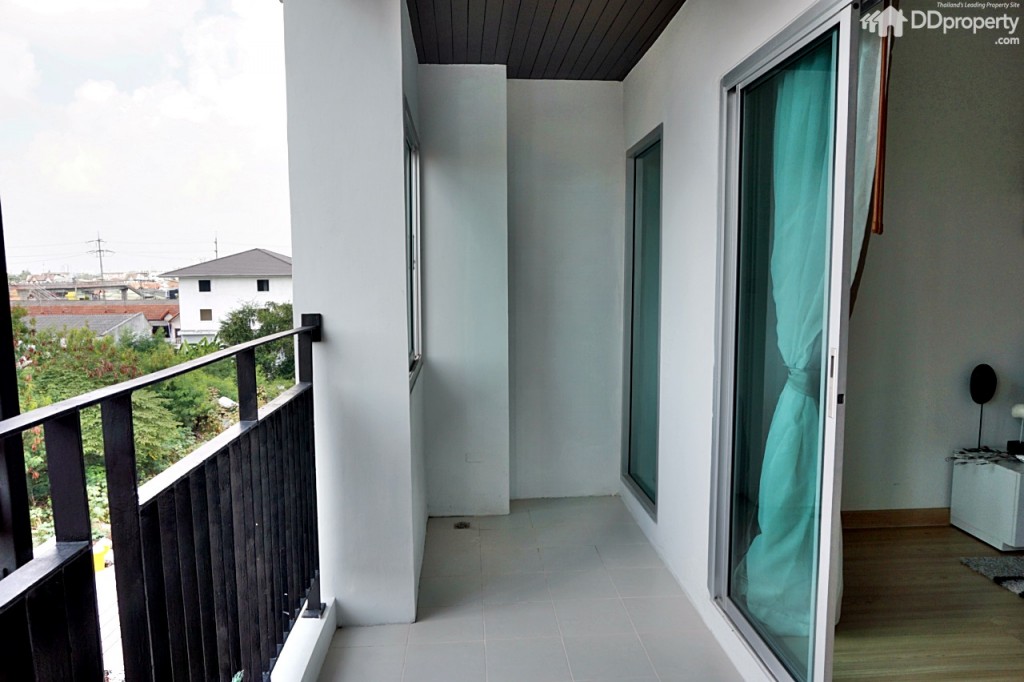 ทางออกไประเบียงส่วนตัว