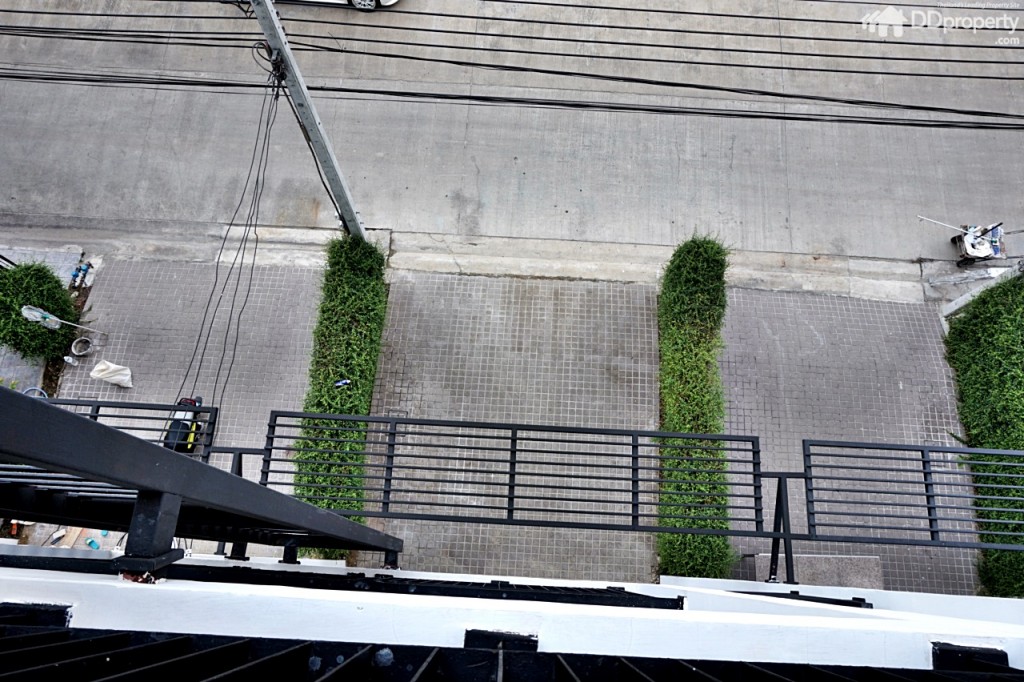 มุมเมื่อมองลงมาจากชั้น 3