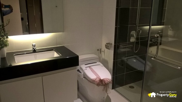 Master Bedroom Bathroom Molek Pine 4