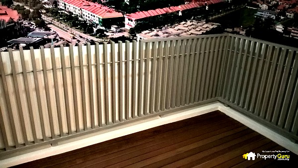 Molek Pine 4 Balcony