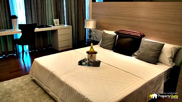 Molek Pine 4 Master Bedroom