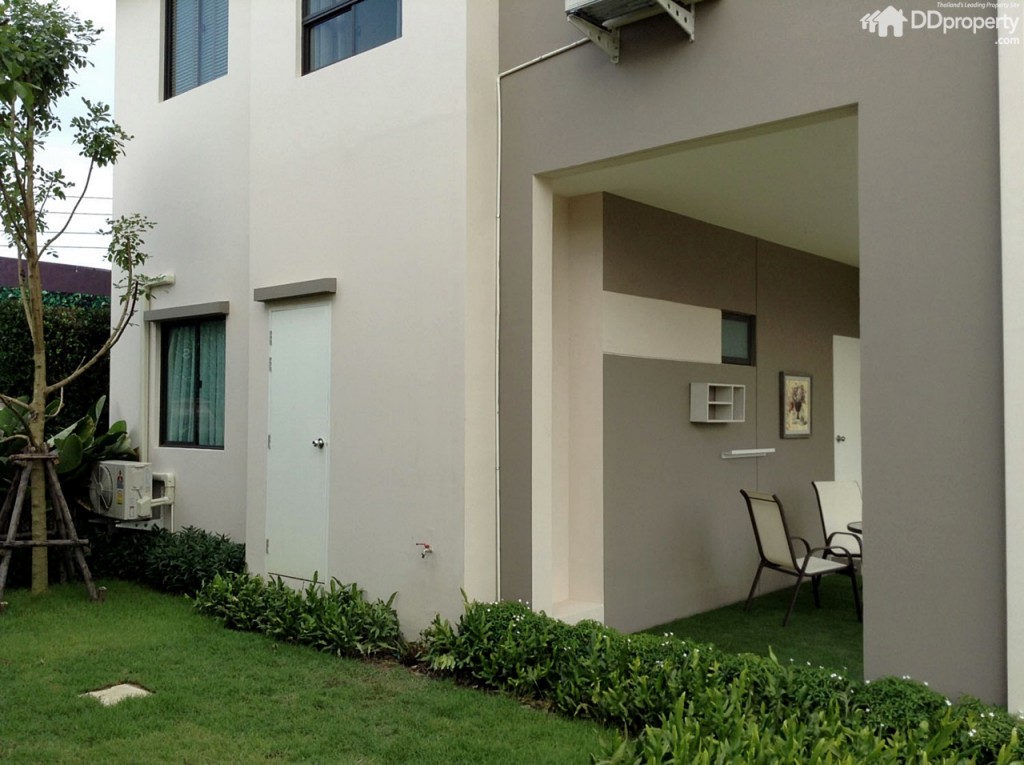 ด้านข้างบ้านฝั่งซ้ายมีห้องเก็บของให้