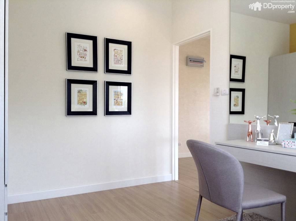 ห้องนอน 2 แต่งไว้เป็นห้องลูกสาว มีขนาดใหญ่อยู่ใกล้กับห้องน้ำ 