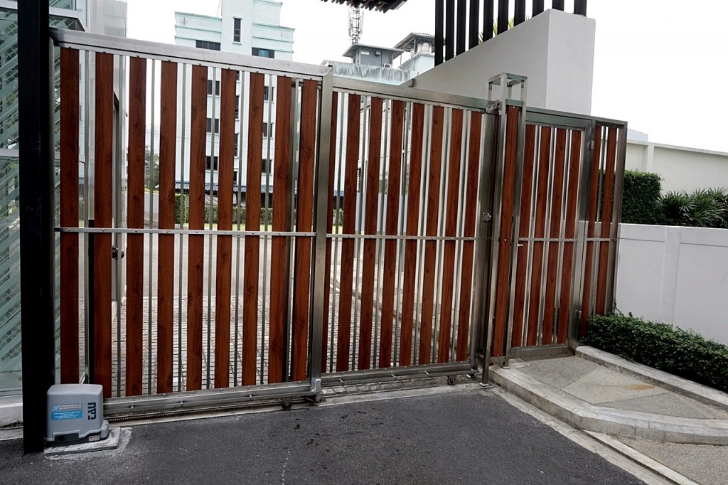 The Master_Exterior3 The Master PicDSC03256-066-005