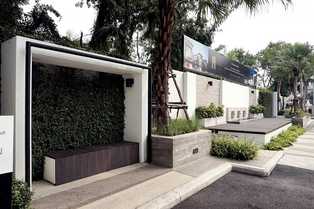 The Master_Exterior5 The Master PicDSC03428-237-007