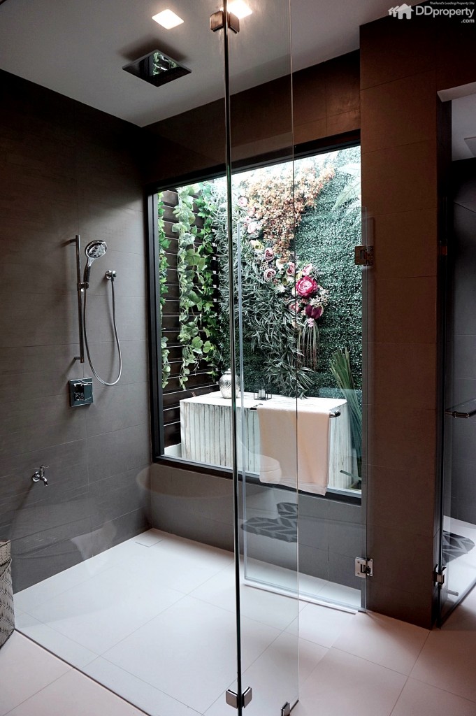 The Master_Interior43.91The Master PicDSC03387-196-057