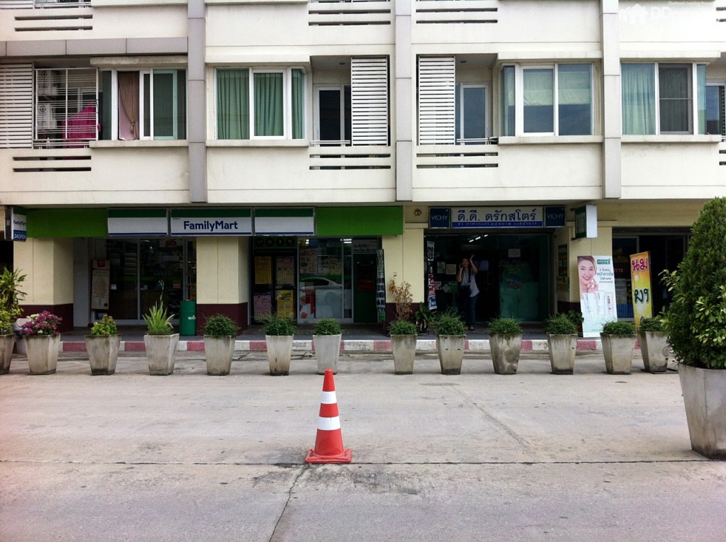 ร้านค้าต่าง ๆ ใต้โครงการคอนโดมิเนียมบางใหญ่สแควร์