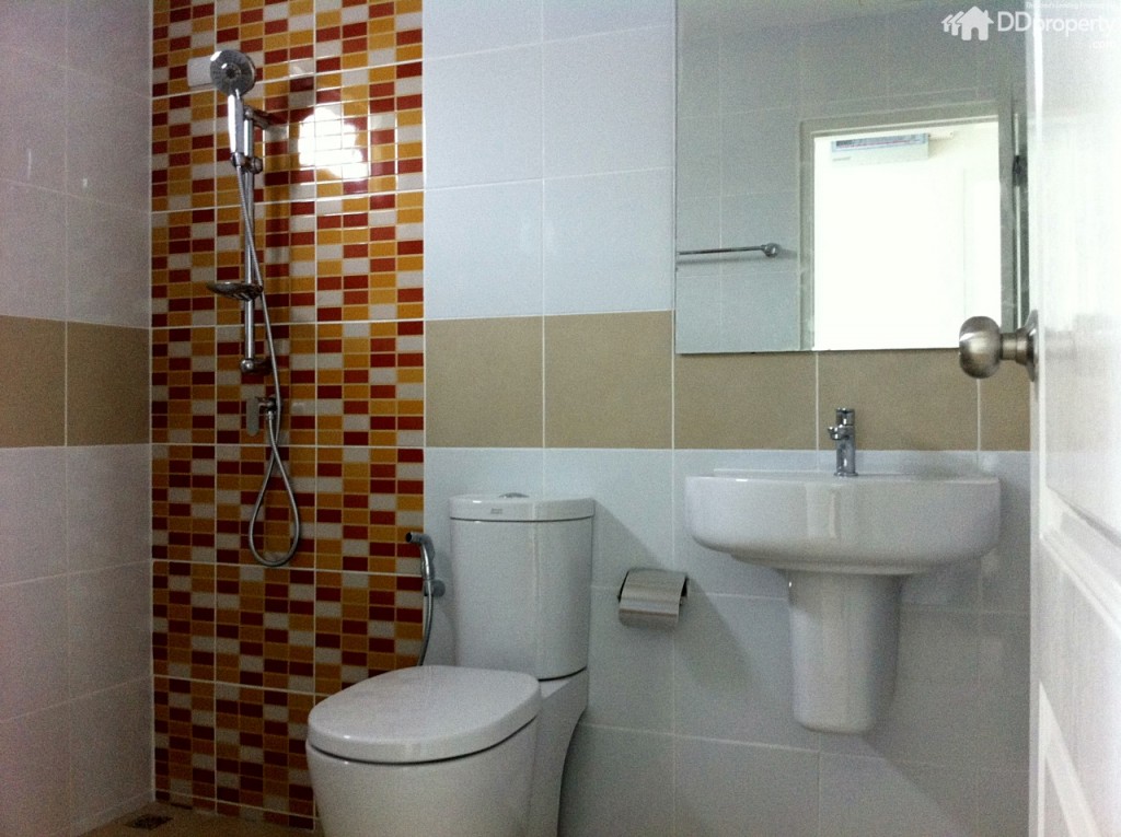 ฝั่งตรงข้ามกับห้องนอนที่ 3 เป็นห้องน้ำที่อยู่บนชั้น 2 สเปคที่ได้ตามที่เห็นในภาพ