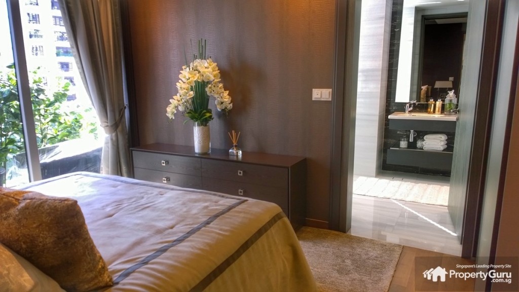 Junior master bedroom with en suite bathroom