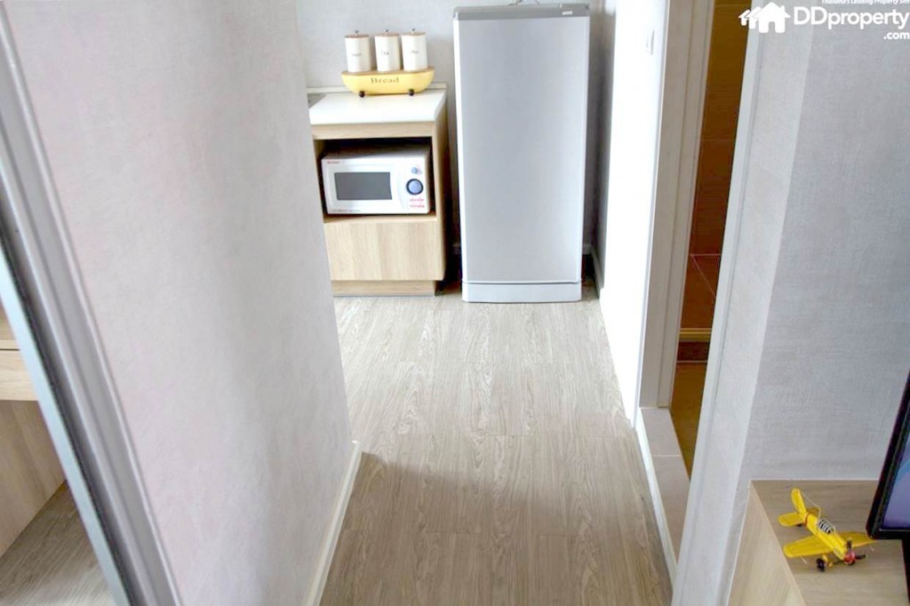 ทางเดินเชื่อมไปยังห้องครัวและห้องน้ำ