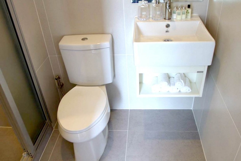 วัสดุภายในห้องน้ำเลือกใช้สีขาวแบบมาตรฐาน