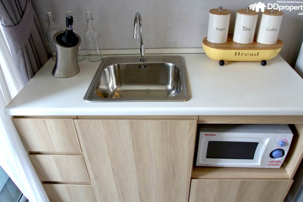 เฟอร์นิเจอร์ภายให้ห้องครัวบิลท์อินมาพร้อมกับห้อง